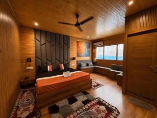 Hotel KMG Air Cooled,Zirakhpur Chandigarh ,Couple first choice ,verified hotel - 9