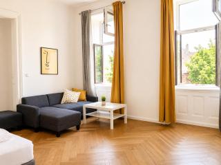 Amazing 2BR Apt, Near AKH-Perfect for Groups - 1