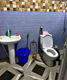 chambre à louer à séréhini au rez de chaussée d'un R plus 1 - 2