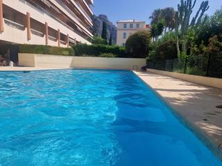 Appart - Piscine et vue sur le port - 9