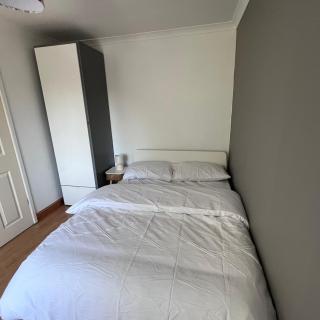 Cosy 3-4 bedroom house in a great location - 9