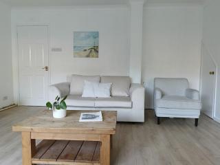 Cosy 3-4 bedroom house in a great location - 5