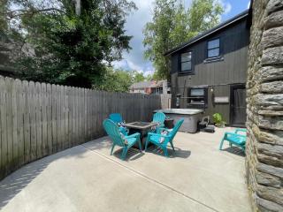 The Cabin at 114 Main Street with Hot Tub - 9