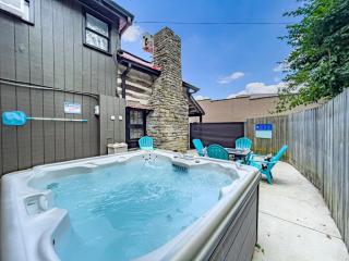 The Cabin at 114 Main Street with Hot Tub - 6