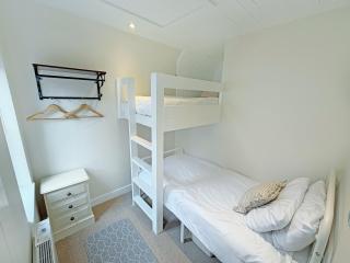 The Snug Cottage - 4