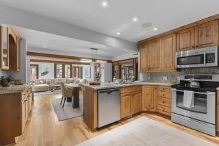 Park City 5BR with Private Hot Tub, Theater and Game Loft and Free Shuttle - 9