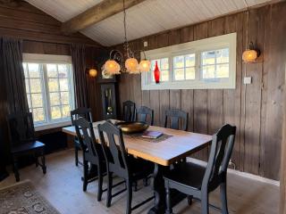 Welcoming Cabin With Fireplace Modern Kitchen - 2
