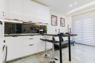 Μarble Suite - Papafi Str - 40sqm - Gas heating & AC - 55'' smart Tv- Netflix - Optical fiber -Washing machine - Free Parking- - 3