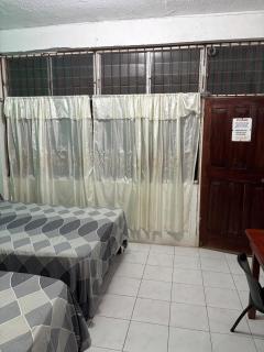 Travellers Inn Room B - 4