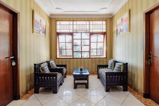 RedDoorz Plus at Hotel Griya Sakinah Cisarua Puncak - 6