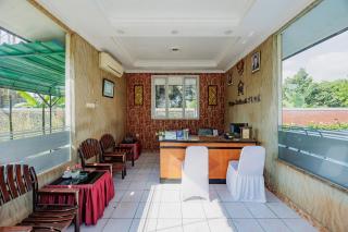 RedDoorz Plus at Hotel Griya Sakinah Cisarua Puncak - 5