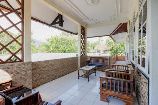 RedDoorz Plus at Hotel Griya Sakinah Cisarua Puncak - 2