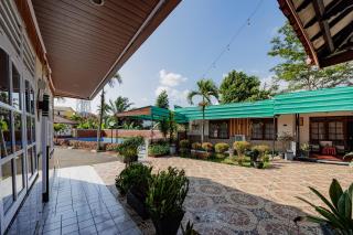 RedDoorz Plus at Hotel Griya Sakinah Cisarua Puncak - 1