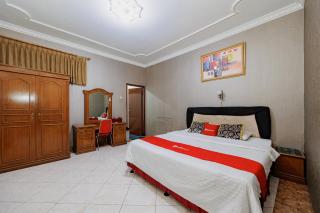 RedDoorz Plus at Hotel Griya Sakinah Cisarua Puncak - 0