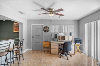 Miami Gardens Pool Retreat - 3