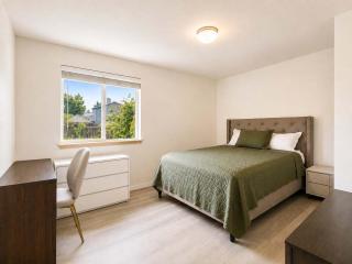 Quiet Renton 3BR House Yard Parking WiFi - 6