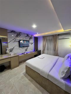Hansbro Suites And Apartments - 2