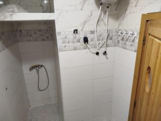 Spacious 2-Bedroom Apartment Near the Beach with Free Parking - 9