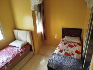 Spacious 2-Bedroom Apartment Near the Beach with Free Parking - 5