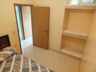 Spacious 2-Bedroom Apartment Near the Beach with Free Parking - 4