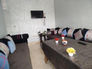 Spacious 2-Bedroom Apartment Near the Beach with Free Parking - 3