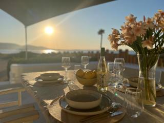 Unique beachfront villa, 5 bedrooms, swimming pool & jacuzzi - 0