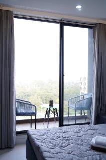 Stay Near Eiffel Tower Bahira 1BR With Balcony - 8