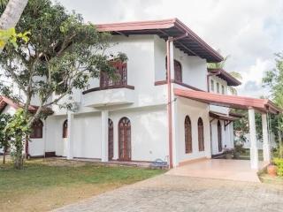 Ja-Ela Serenity Villa Spacious 4BR near Airport - 8