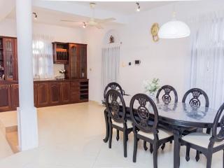 Ja-Ela Serenity Villa Spacious 4BR near Airport - 1