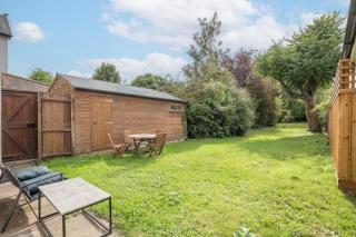 BIG 3 Bed House Lovely Garden - 2