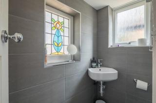 BIG 3 Bed House Lovely Garden - 1