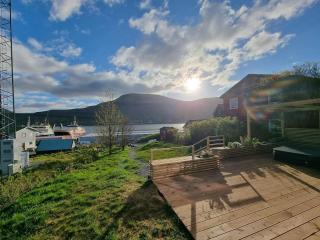 Architect-Designed Tiny House with Jacuzzi & Fjord View - 1