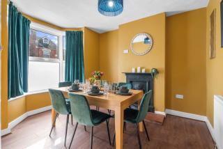 Stylish 3BR Victorian House | Garden, BBQ, Parking - 9