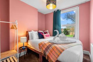 Stylish 3BR Victorian House | Garden, BBQ, Parking - 7