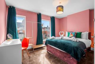 Stylish 3BR Victorian House | Garden, BBQ, Parking - 6