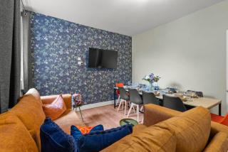 Spacious 5 Bedroom Home Large Families and Groups - 2
