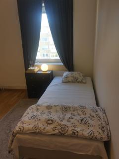 Room with private entrance and toilet close to subway - 1