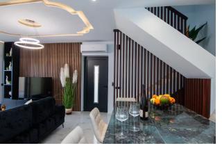 Luxury Home - 1