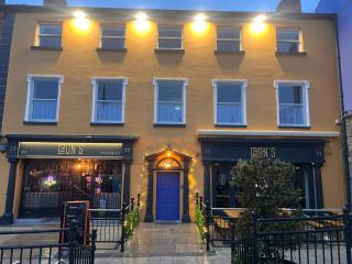 The Townhouse at LEON'S - 7