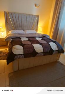 Elegant & Spacious 2 Bedroom Stay in Donholm - 5