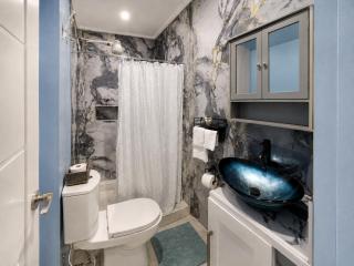New-build Oceanview Saint George's Apartment Near Beaches - 5