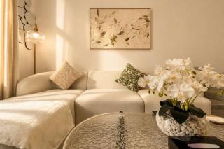 1BR Retreat near Expo City with Pool Gym & Sports Courts - 3