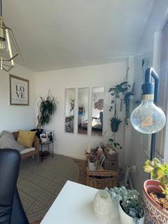 Hobo-Chic Cosy 2 Bed Home, Central, Free Parking - 6