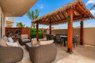 2BR Corner Retreat Private Pool BBQ & Gazebo - 1