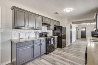 NEW Remodeled 4 Bed Sleeps 10 Near Tarleton - 3