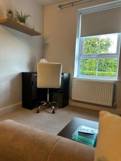 Modern 3-Bedroom Home in Wakefield Sleeps 5 - 4