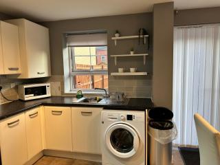 Modern 3-Bedroom Home in Wakefield Sleeps 5 - 1