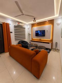 2-Bedroom Apartment with Furnished Living Room - 6