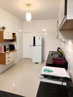 Casa 2 km da praia Aracagy e 3,5 km praia da litoranea, 4 quartos, piscina ,recebe 15 pessoas,prox av dos holandeses - 3