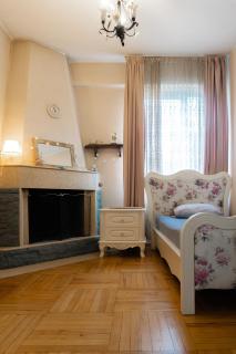 Spacious Vintage Home in Vake - 2